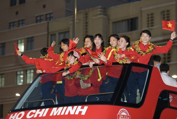 World Cup nữ: Kh&ocirc;ng chỉ l&agrave; tr&ograve; chơi b&oacute;ng đ&aacute; ở Việt Nam - Ảnh 5.