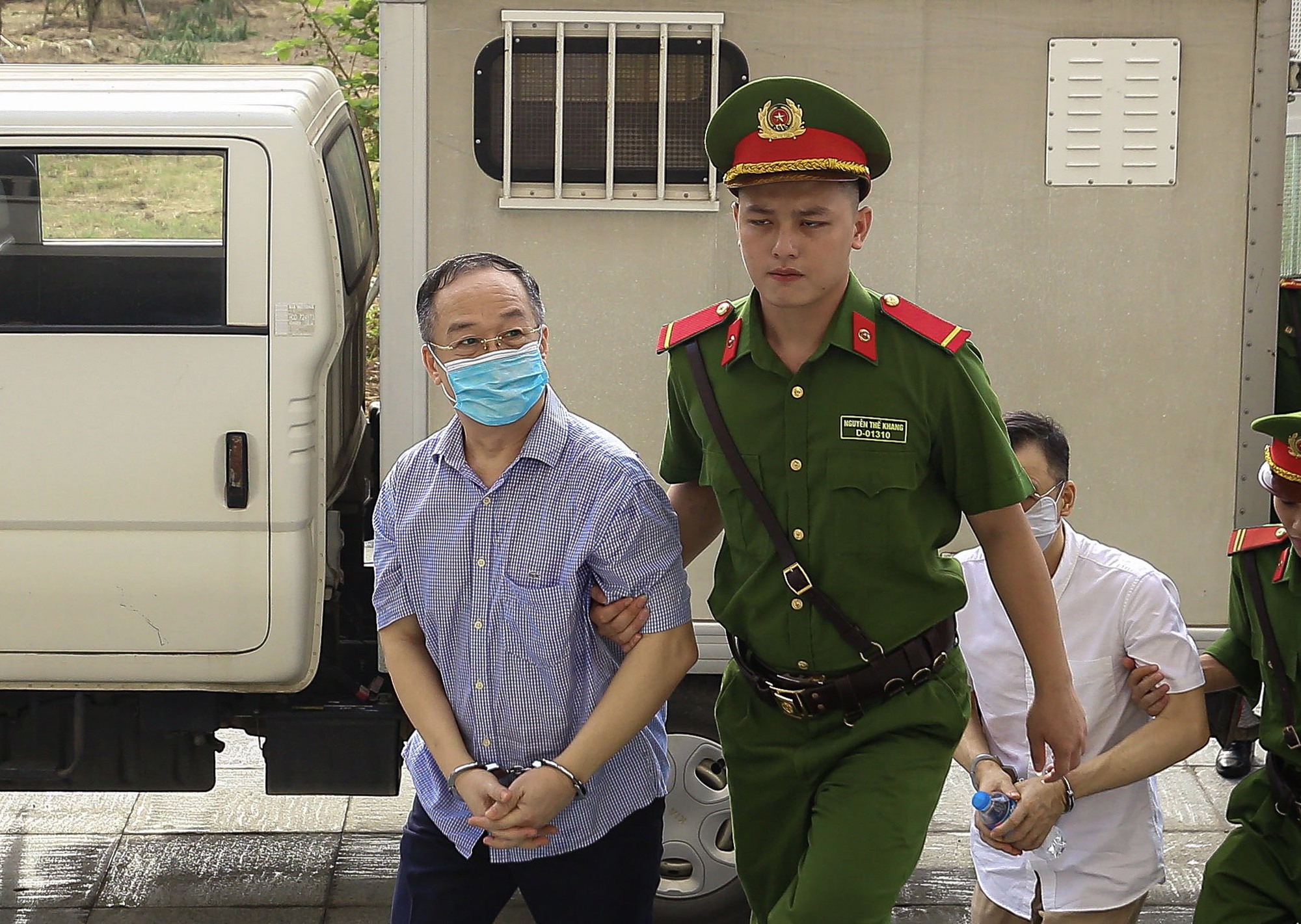 Cựu Cục phó xuất nhập cảnh: "Vô tình nhận hối lộ nhưng cũng là tôi số đen"