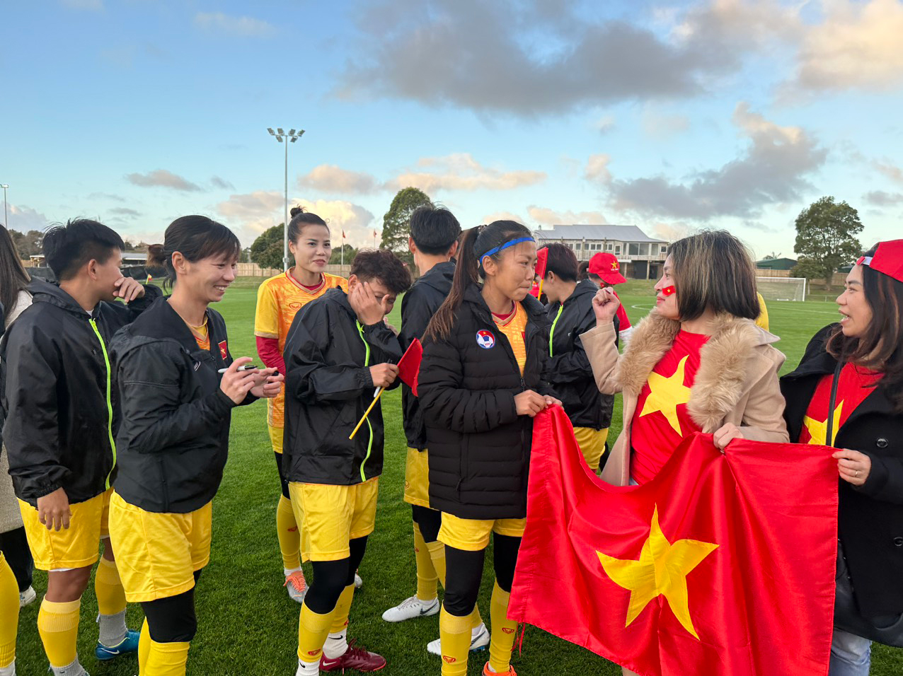 THƯ AUCKLAND: Người Việt ở New Zealand thể hiện tình yêu đội tuyển