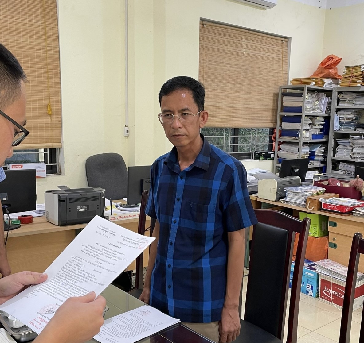 Bắt nguy&ecirc;n gi&aacute;m đốc ban quản l&yacute; dự &aacute;n đầu tư x&acirc;y dựng - Ảnh 1.