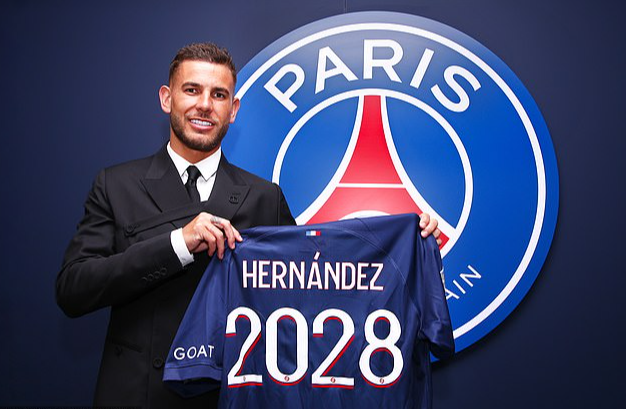 Chưa gia nhập PSG, Vlahovic bị cổ động vi&ecirc;n dọa xanh mặt - Ảnh 4.