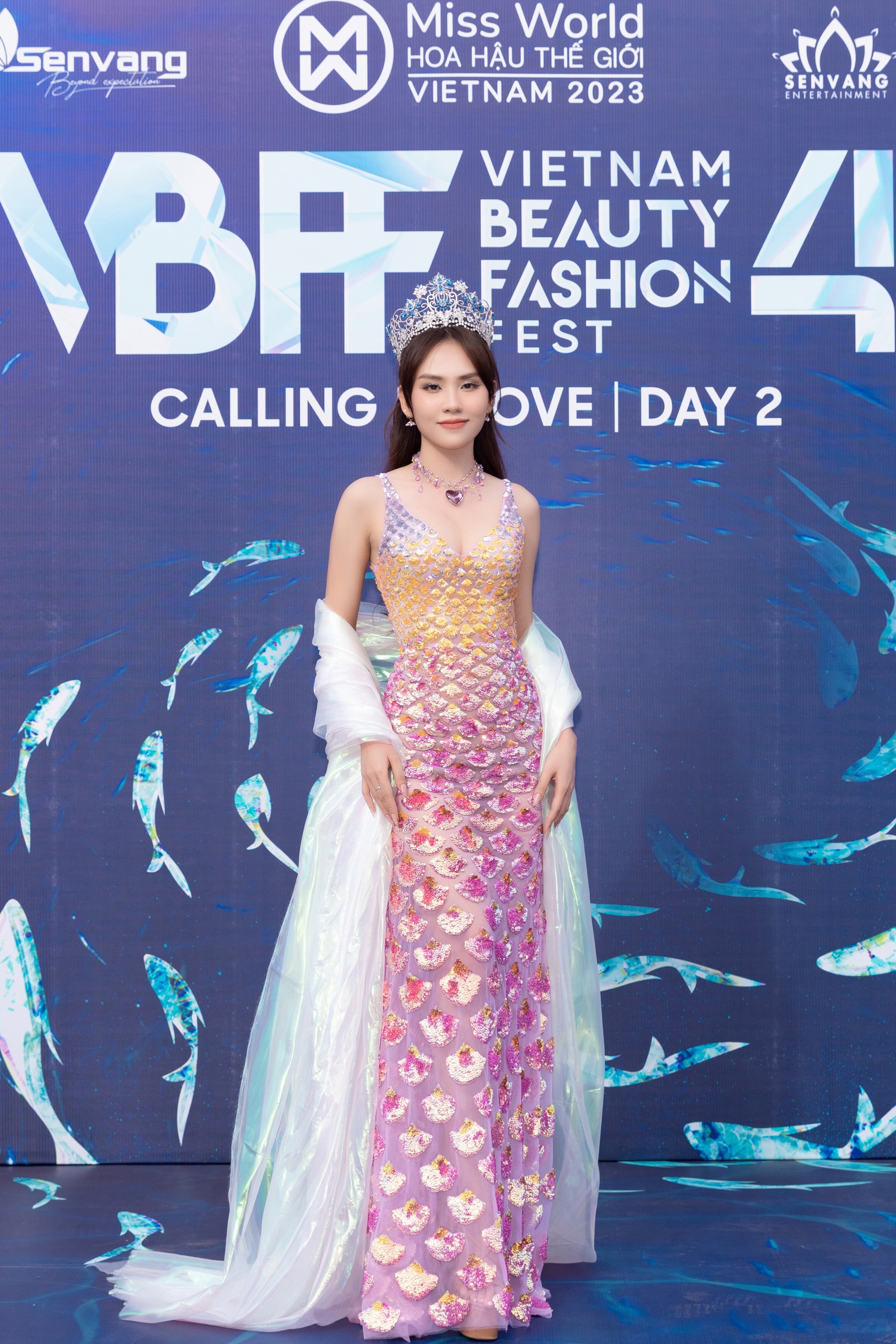 Đ&ocirc;ng đảo người đẹp khoe sắc tr&ecirc;n thảm đỏ Vietnam Beauty Fashion Fest 4  - Ảnh 6.