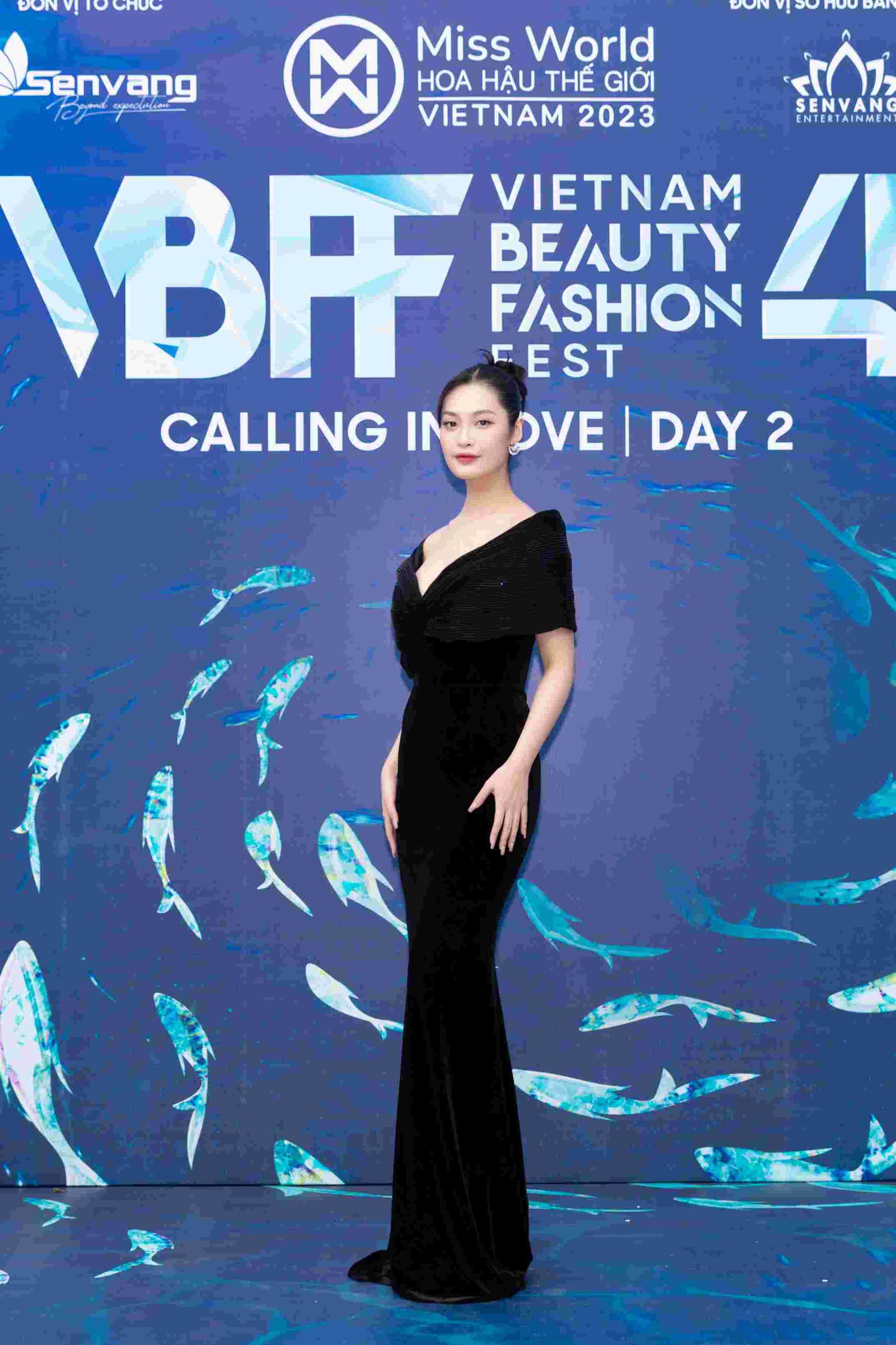 Đ&ocirc;ng đảo người đẹp khoe sắc tr&ecirc;n thảm đỏ Vietnam Beauty Fashion Fest 4  - Ảnh 10.