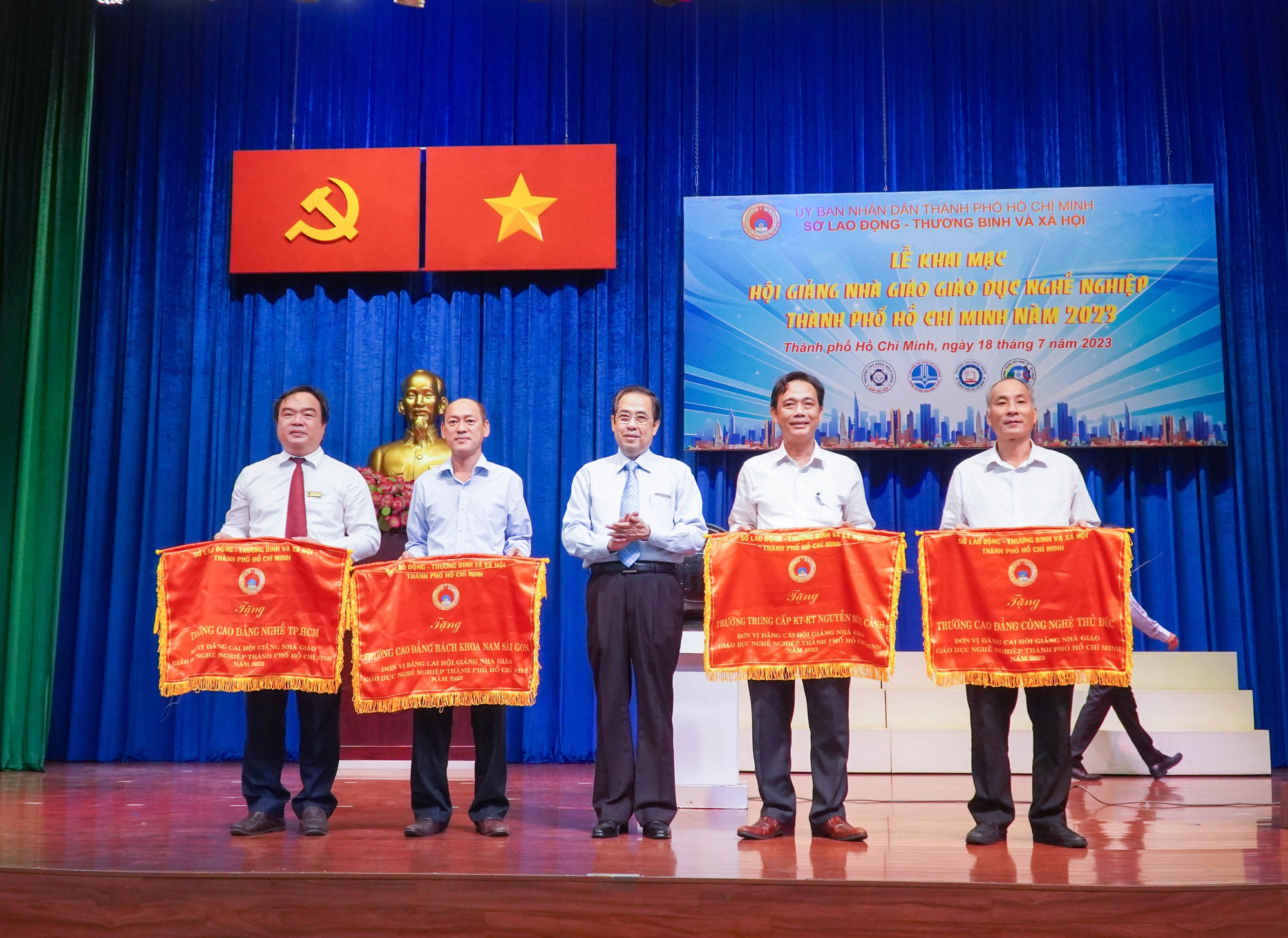 Gi&aacute;o vi&ecirc;n tranh t&agrave;i ở Hội giảng Gi&aacute;o dục nghề nghiệp TP HCM - Ảnh 5.