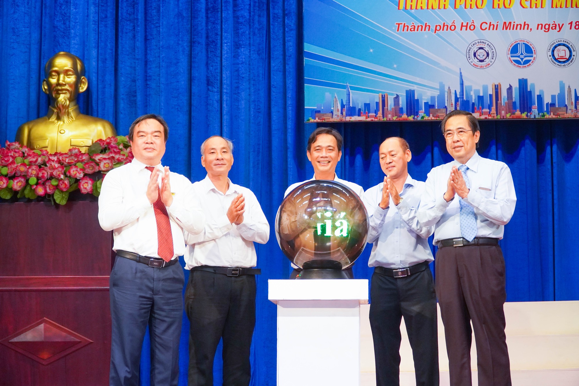 Gi&aacute;o vi&ecirc;n tranh t&agrave;i ở Hội giảng Gi&aacute;o dục nghề nghiệp TP HCM - Ảnh 7.