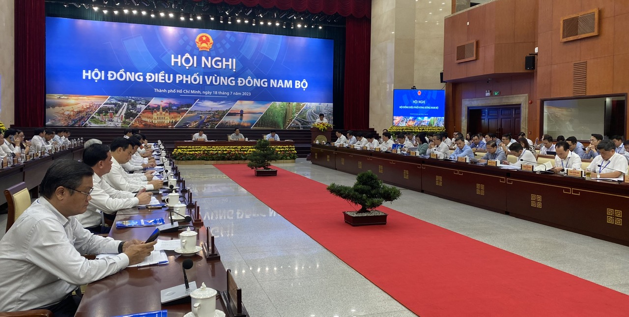 Thủ tướng Phạm Minh Ch&iacute;nh đang chủ tr&igrave; Hội nghị điều phối V&ugrave;ng Đ&ocirc;ng Nam Bộ - Ảnh 1.
