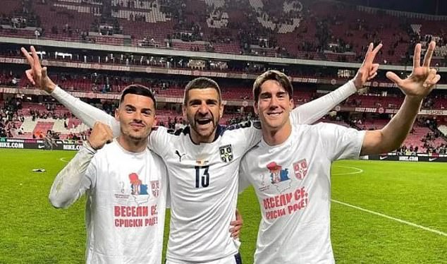 Chưa gia nhập PSG, Vlahovic bị cổ động viên dọa xanh mặt