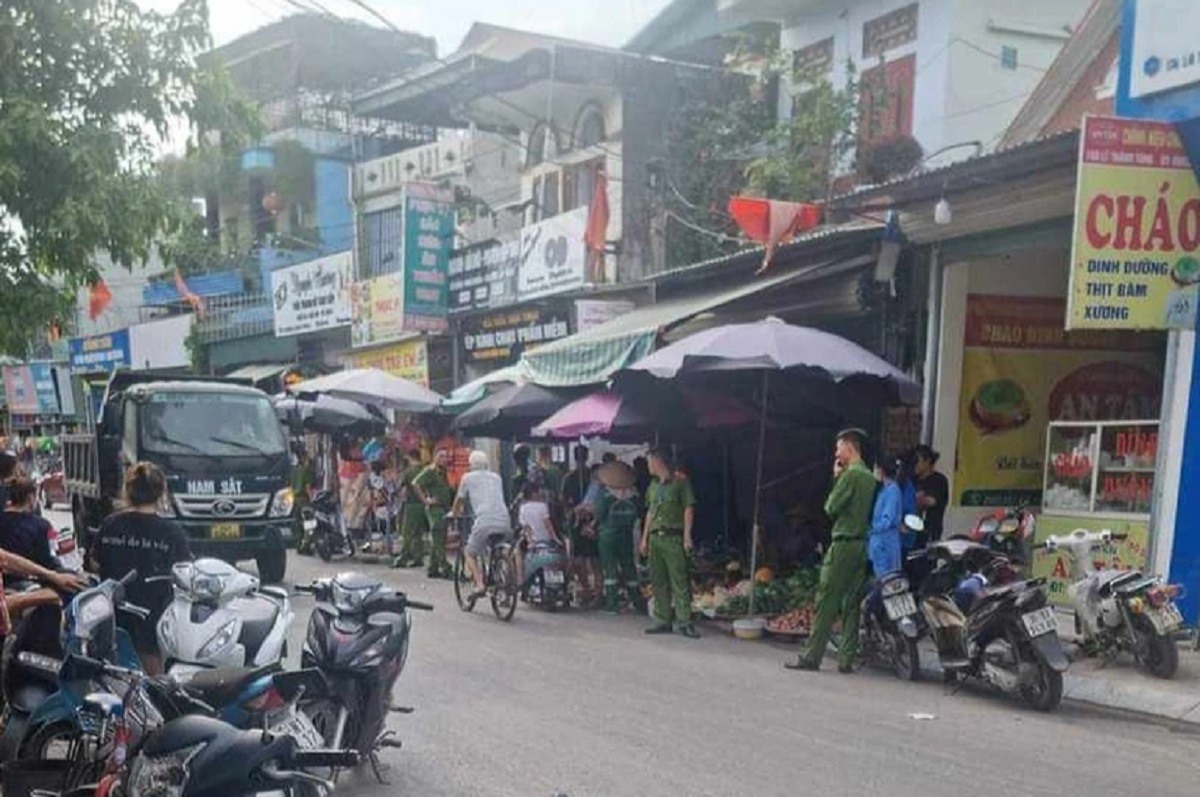 Nổ s&uacute;ng tại đ&aacute;m giỗ, 2 người bị thương - Ảnh 1.