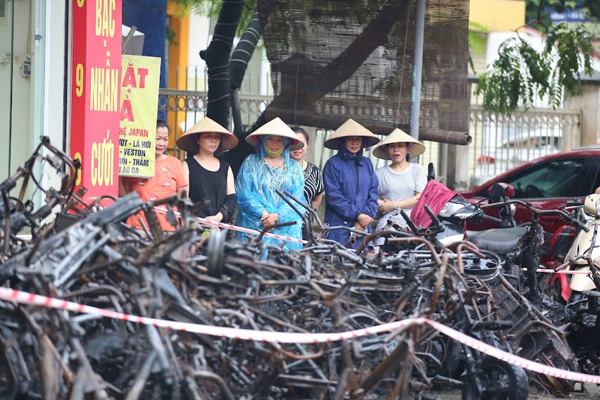 Cận cảnh vụ ch&aacute;y nh&agrave; kinh doanh xe đạp, xe m&aacute;y khiến cả nh&agrave; 3 người tử vong - Ảnh 6.
