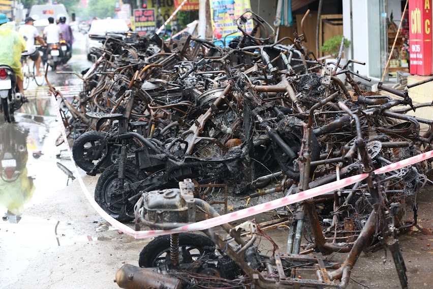 Cận cảnh vụ ch&aacute;y nh&agrave; kinh doanh xe đạp, xe m&aacute;y khiến cả nh&agrave; 3 người tử vong - Ảnh 13.