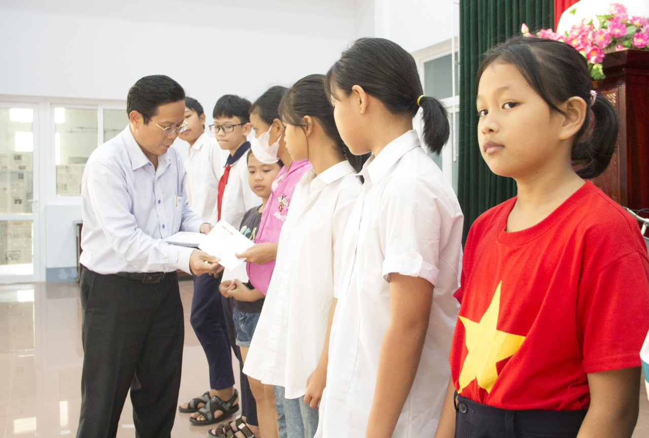 Thắp sáng ngọn lửa tri ân ở mảnh đất anh hùng Quảng Trị