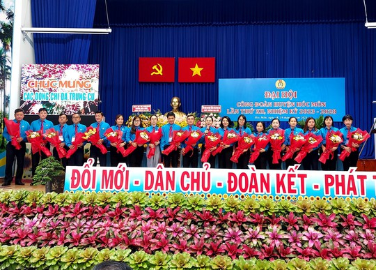 B&agrave; Phan Thị Phương Loan được bầu l&agrave;m Chủ tịch LĐLĐ huyện H&oacute;c M&ocirc;n, TP HCM - Ảnh 4.