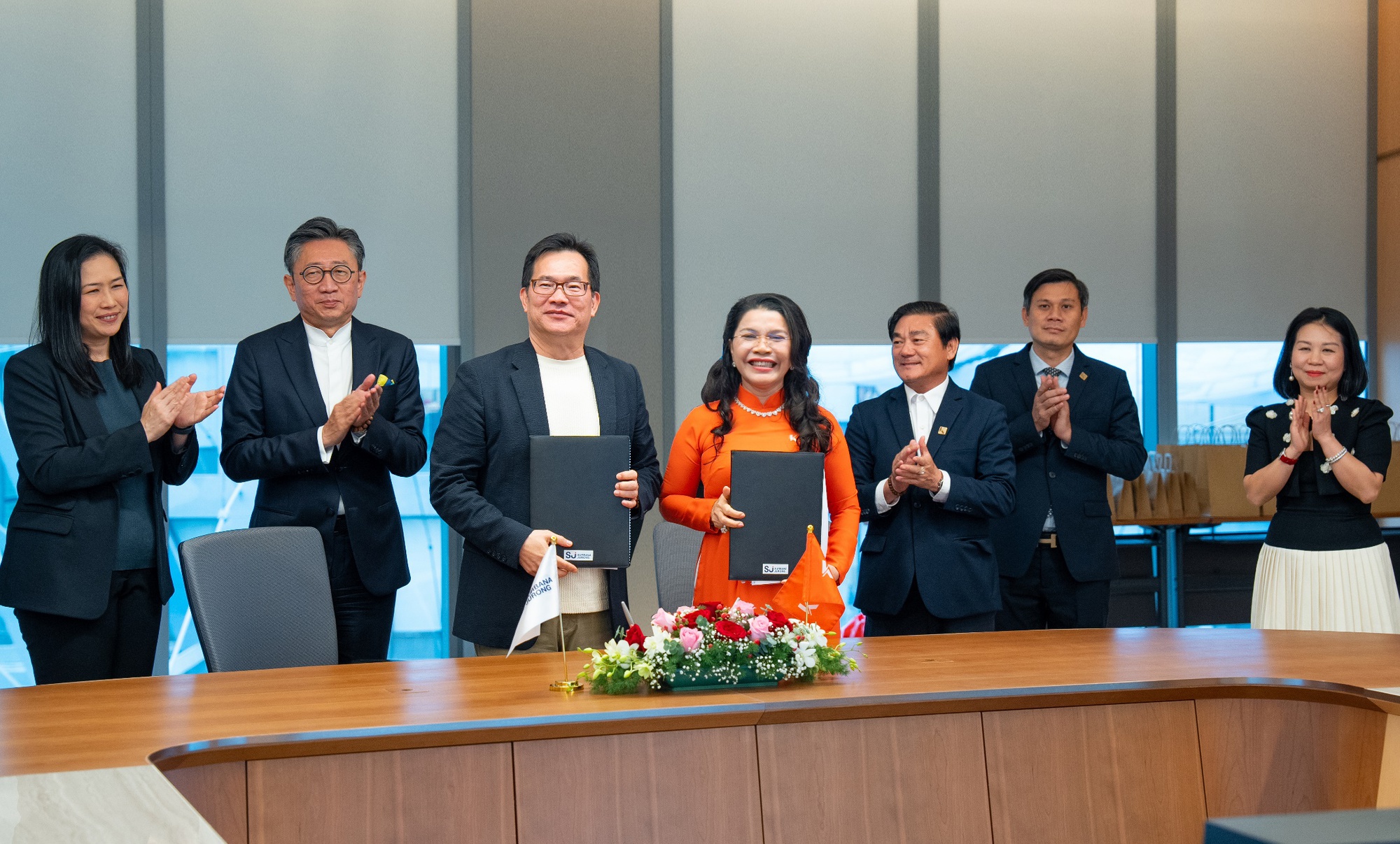 Kim Oanh Group hợp t&aacute;c chiến lược với Surbana Jurong - Ảnh 1.