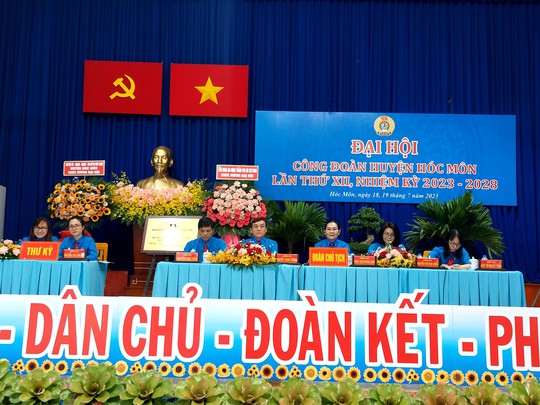 B&agrave; Phan Thị Phương Loan được bầu l&agrave;m Chủ tịch LĐLĐ huyện H&oacute;c M&ocirc;n, TP HCM - Ảnh 3.
