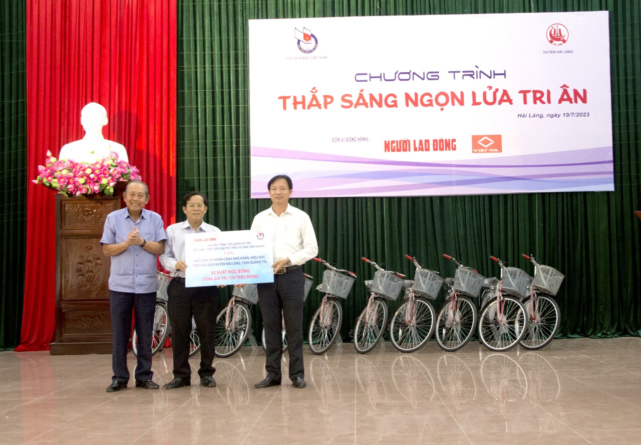 Thắp s&aacute;ng ngọn lửa tri &acirc;n ở mảnh đất anh h&ugrave;ng Quảng Trị - Ảnh 4.