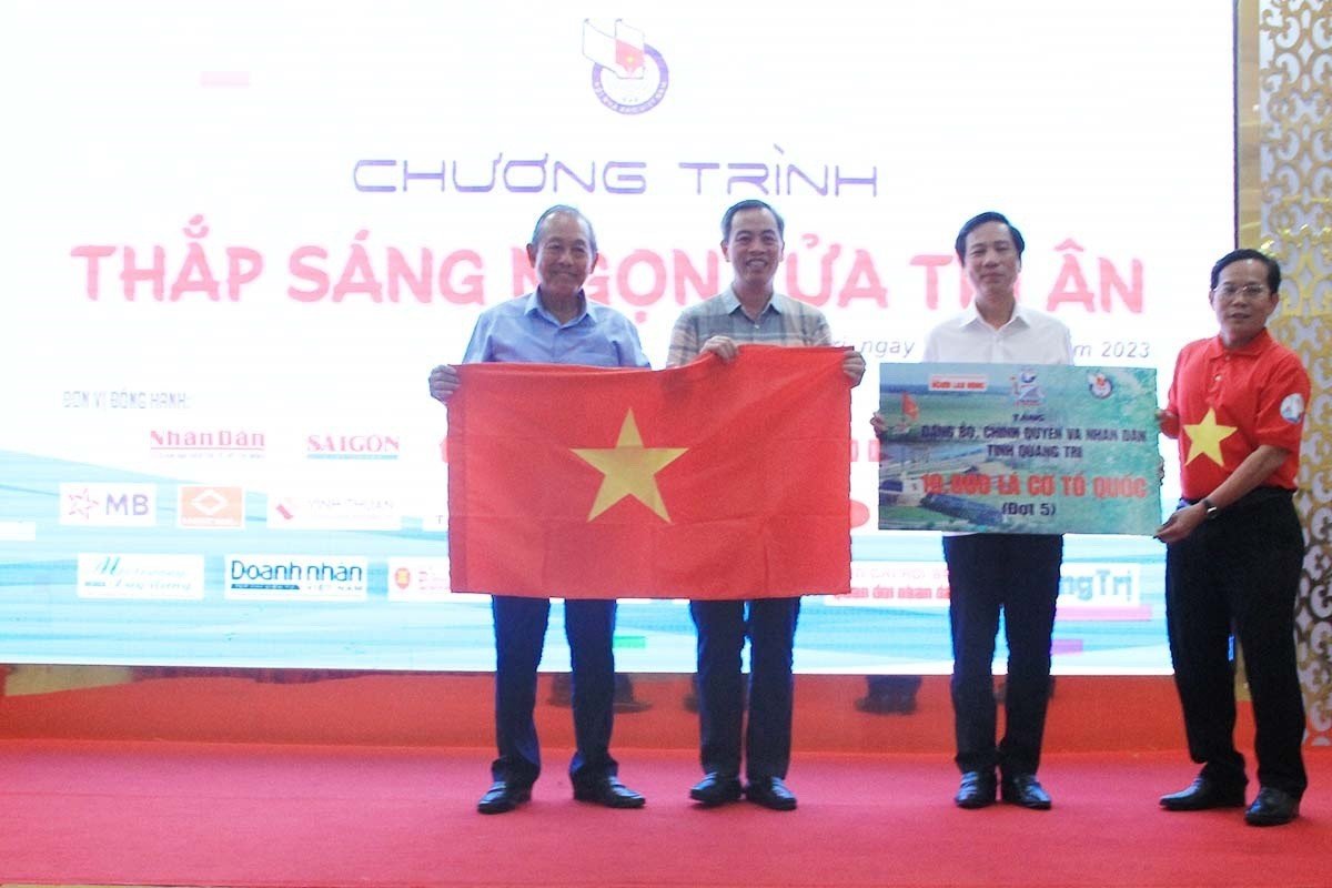Thắp s&aacute;ng ngọn lửa tri &acirc;n ở mảnh đất anh h&ugrave;ng Quảng Trị - Ảnh 3.
