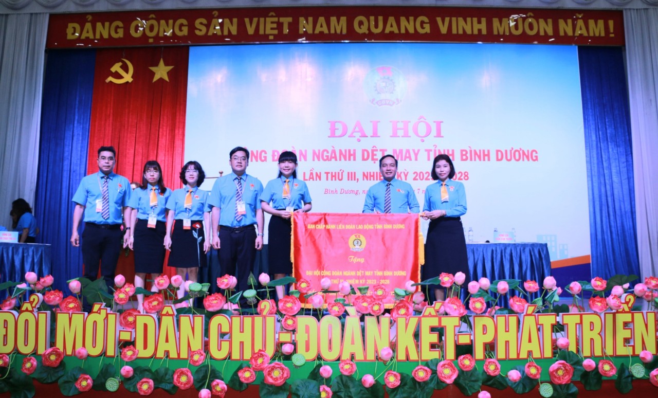 B&agrave; Đặng Thị Kim Chi t&aacute;i đắc cử Chủ tịch C&ocirc;ng đo&agrave;n ng&agrave;nh Dệt May tỉnh B&igrave;nh Dương - Ảnh 1.