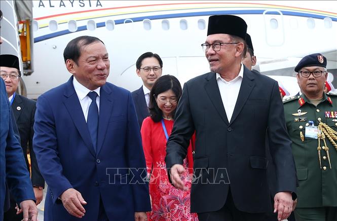 Chuy&ecirc;n cơ chở Thủ tướng Malaysia đến Nội B&agrave;i, bắt đầu thăm ch&iacute;nh thức Việt Nam - Ảnh 4.