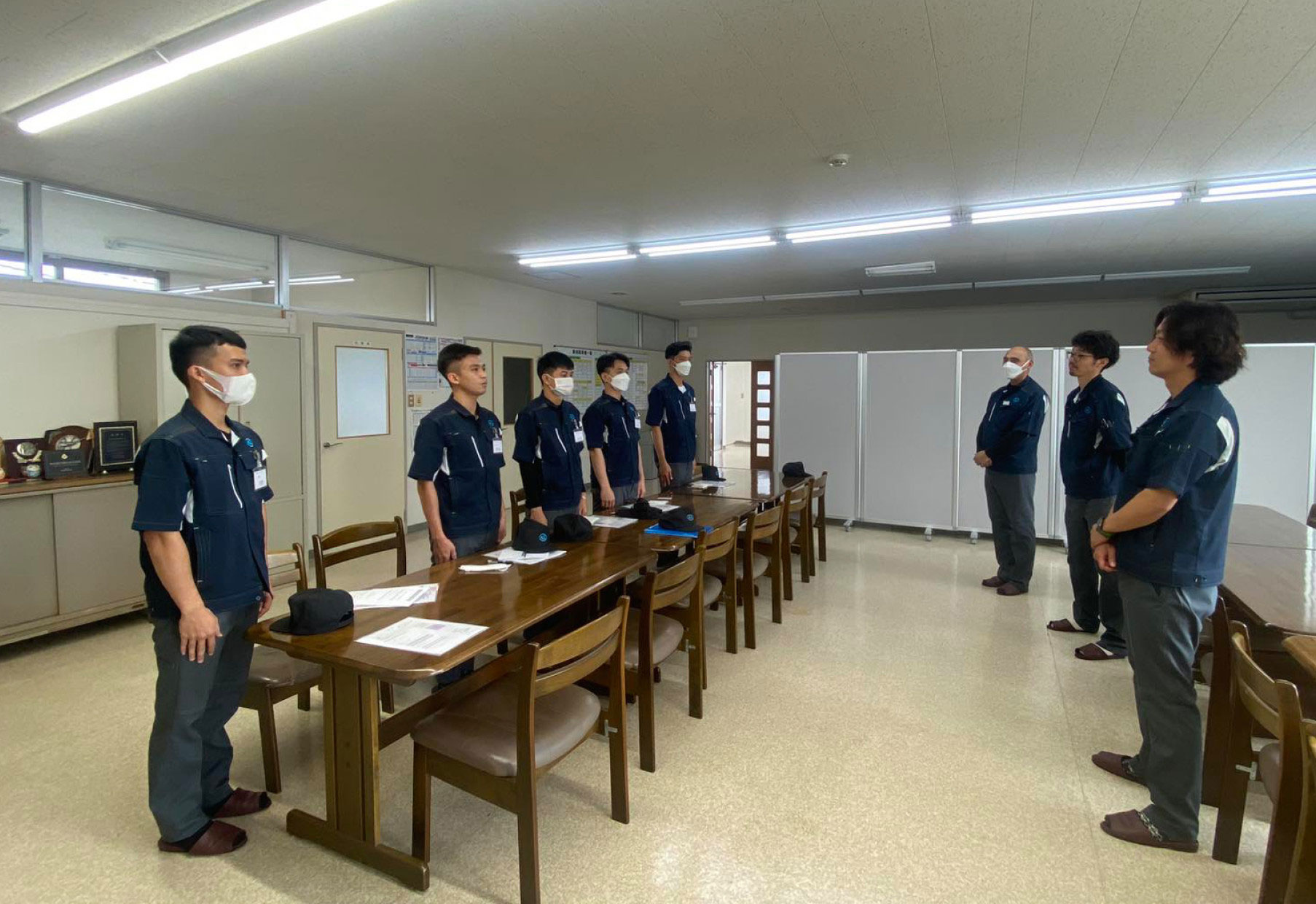 Bít cửa doanh nghiệp phái cử yếu kém