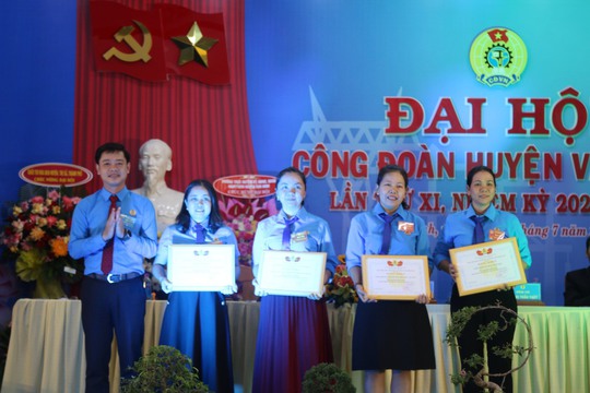C&ocirc;ng đo&agrave;n huyện Vạn Ninh, tỉnh Kh&aacute;nh H&ograve;a nỗ lực chăm lo đời sống người lao động - Ảnh 6.