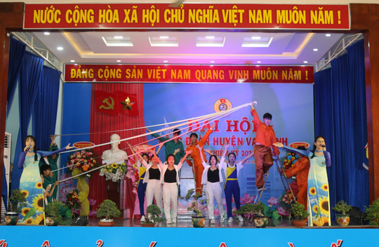 C&ocirc;ng đo&agrave;n huyện Vạn Ninh, tỉnh Kh&aacute;nh H&ograve;a nỗ lực chăm lo đời sống người lao động - Ảnh 1.