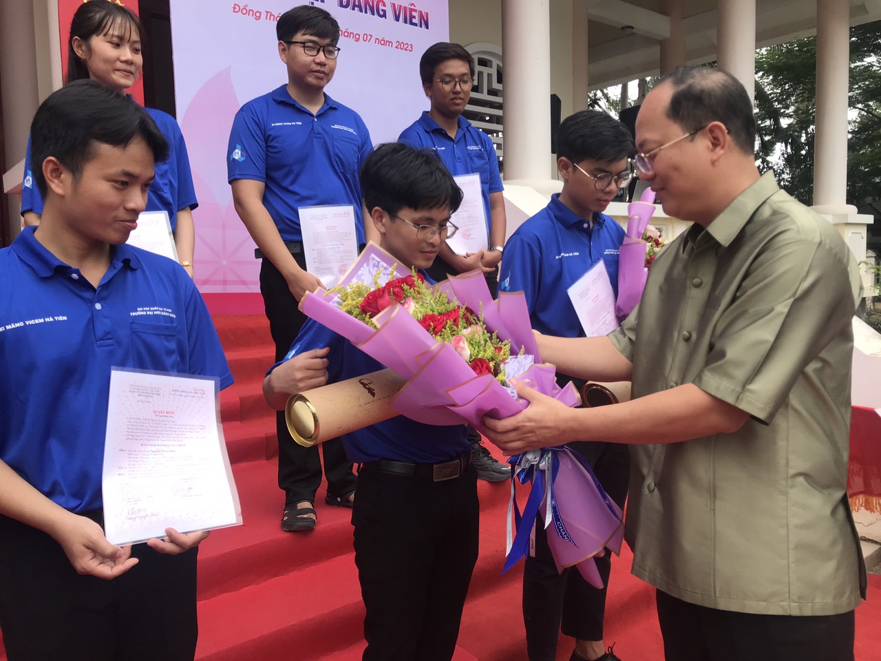 Phó Bí thư Thành ủy TP HCM thăm hỏi, động viên sinh viên tình nguyện tại Đồng Tháp - Ảnh 5.