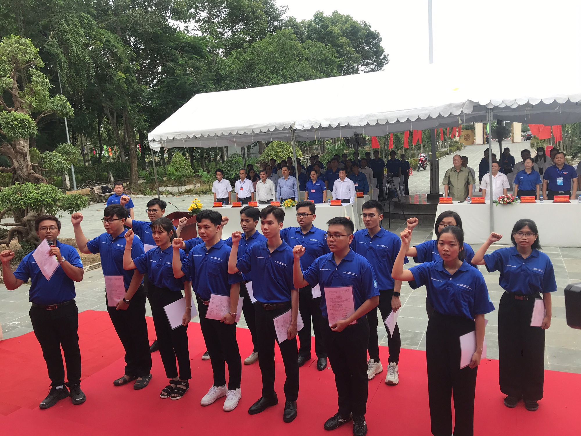 Phó Bí thư Thành ủy TP HCM thăm hỏi, động viên sinh viên tình nguyện tại Đồng Tháp - Ảnh 6.