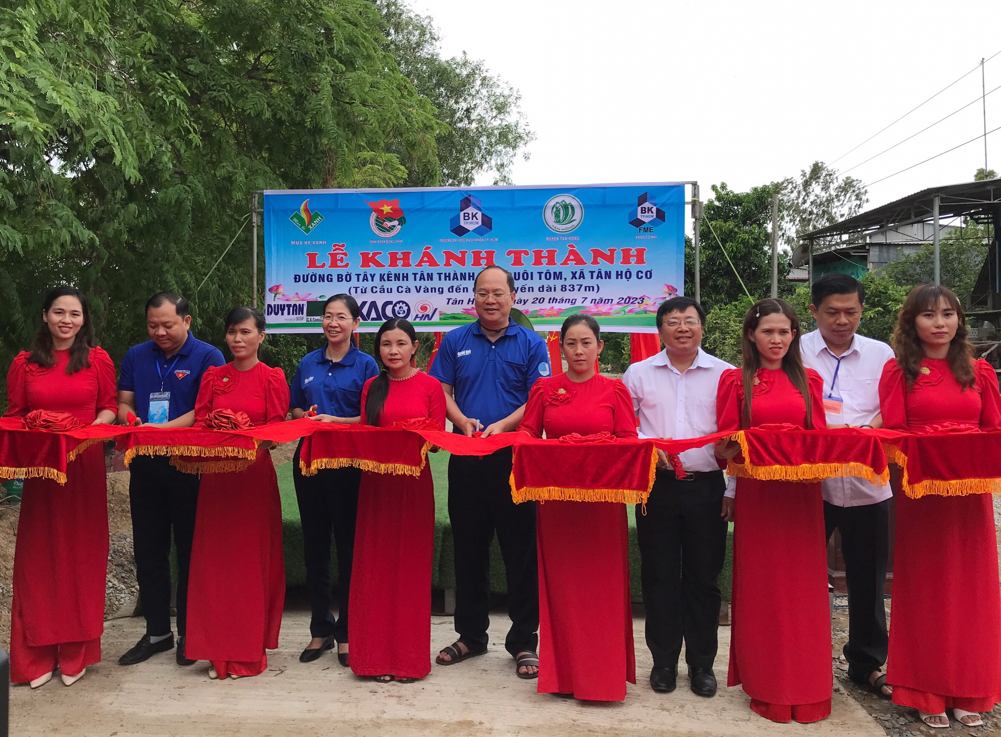 Phó Bí thư Thành ủy TP HCM thăm hỏi, động viên sinh viên tình nguyện tại Đồng Tháp - Ảnh 3.