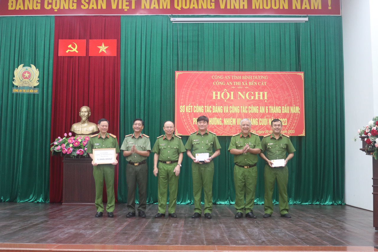 B&igrave;nh Dương triệt x&oacute;a băng nh&oacute;m giả danh c&ocirc;ng an bắt giữ nữ tiếp vi&ecirc;n đem b&aacute;n  - Ảnh 1.