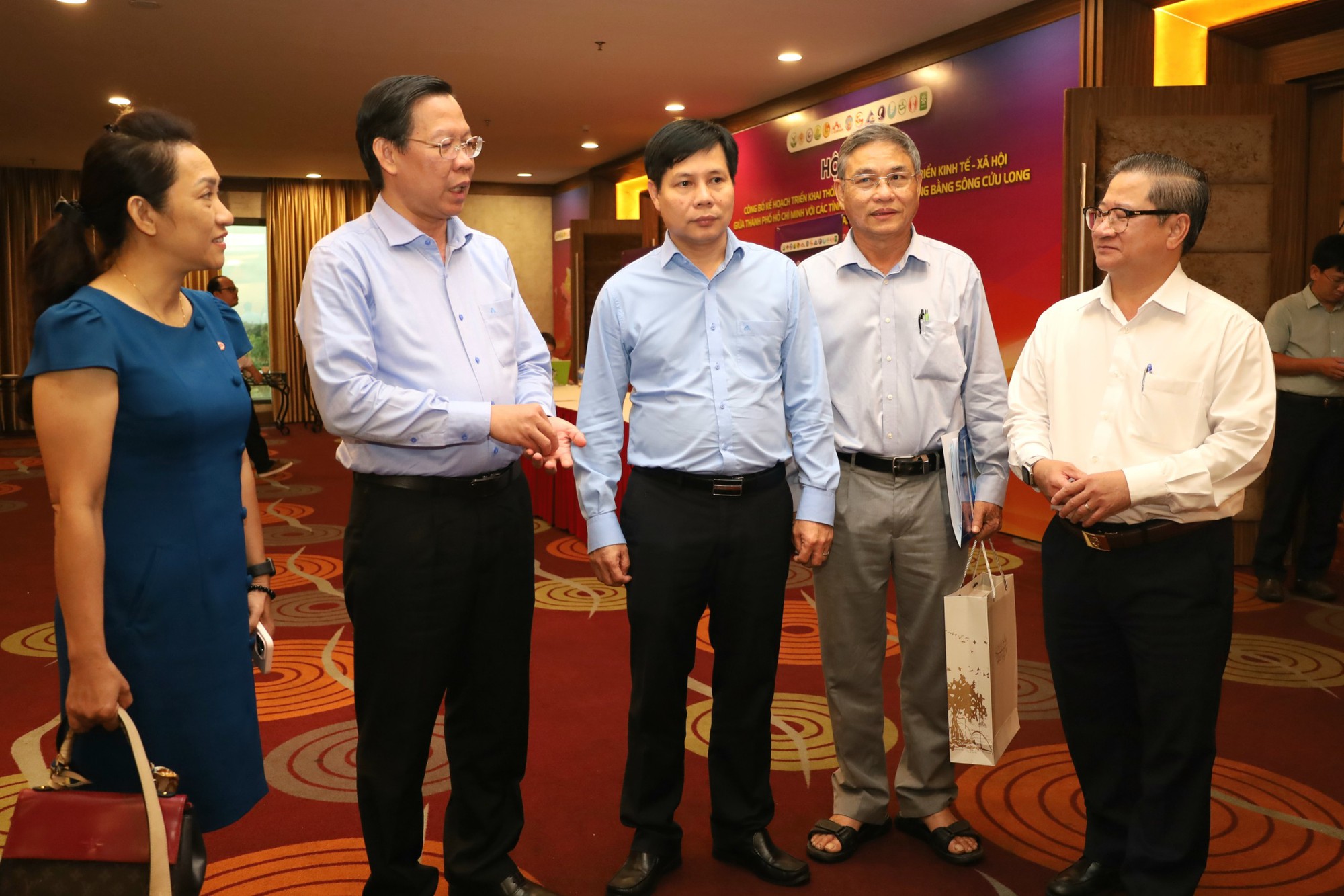 Chủ tịch Phan Văn M&atilde;i đề nghị định h&igrave;nh lại tour từ TP HCM đến ĐBSCL - Ảnh 3.