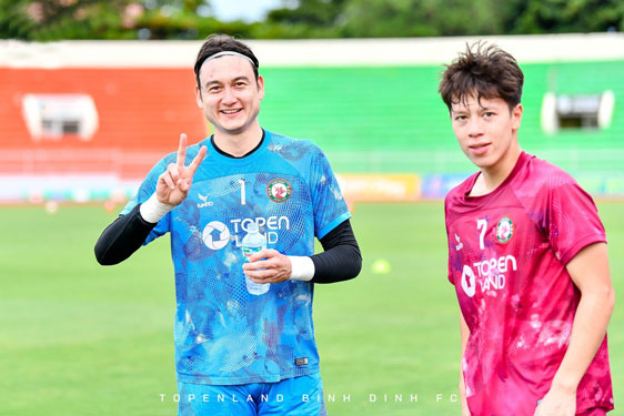 Hai thủ thành hàng đầu V-League so găng