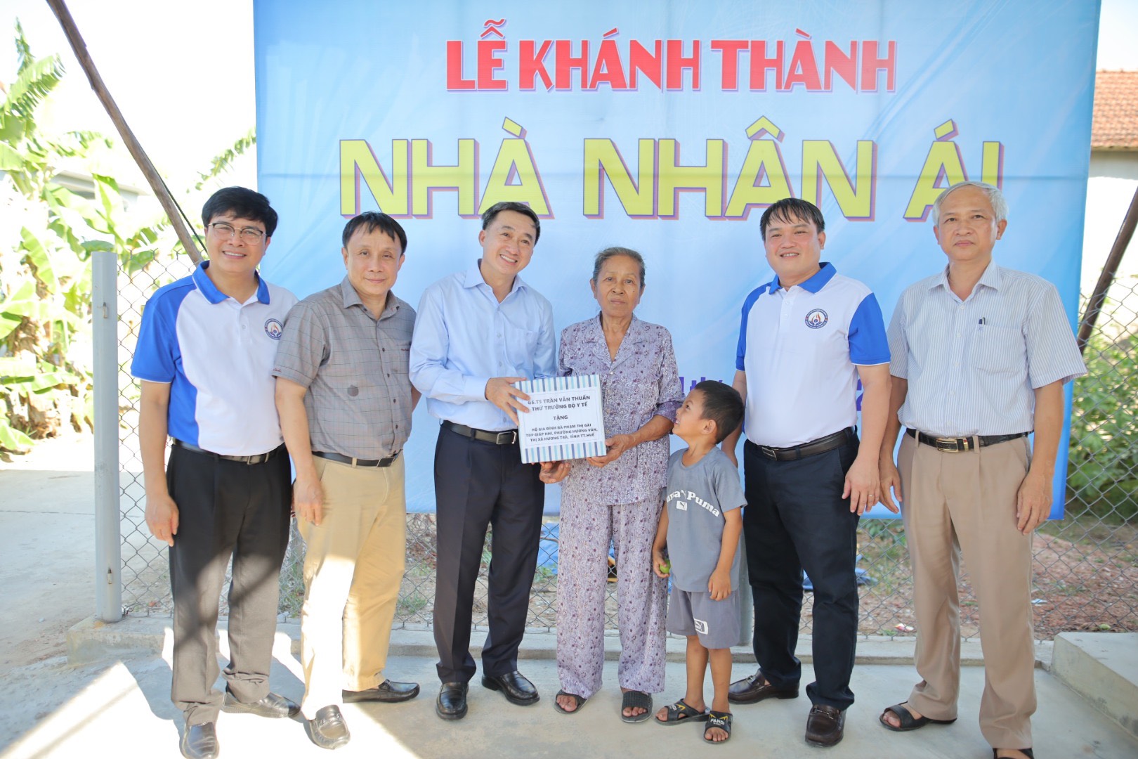 Bộ Y tế lu&ocirc;n tạo mọi điều kiện để c&aacute;n bộ trẻ cống hiến - Ảnh 2.