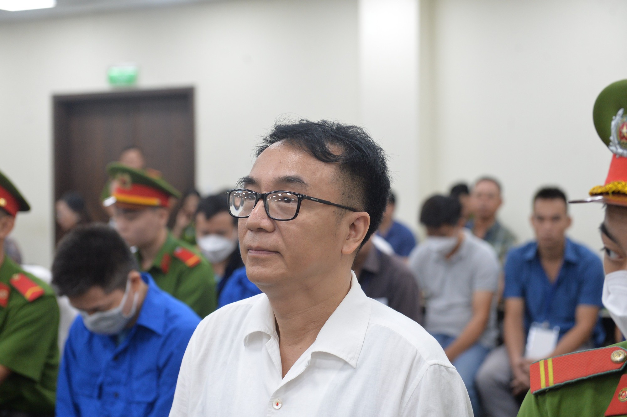 Cựu cục ph&oacute; quản l&yacute; thị trường Trần H&ugrave;ng bị đề nghị 9-10 năm t&ugrave; - Ảnh 2.