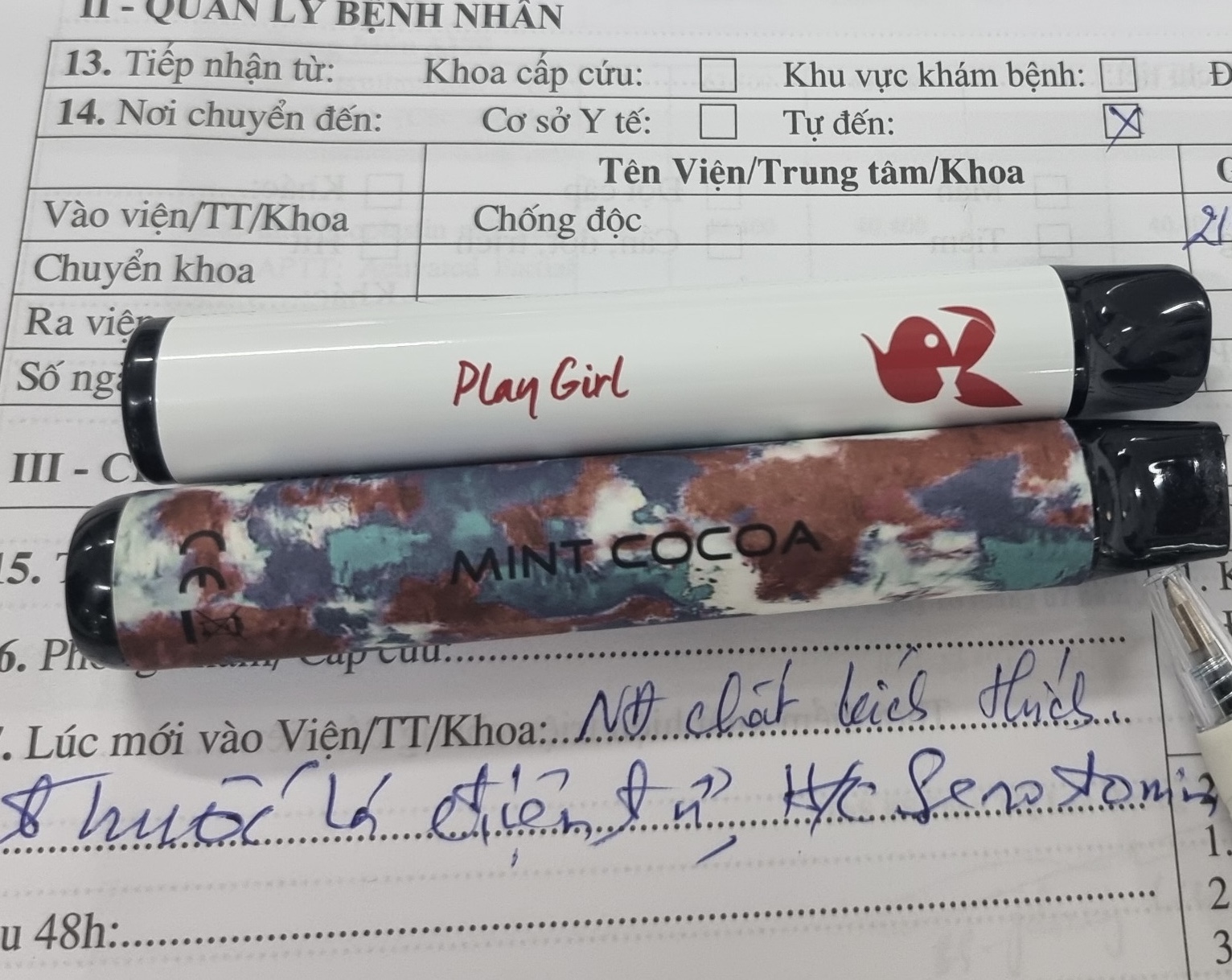 Nam, nữ thanh ni&ecirc;n nguy kịch do ngộ độc thuốc l&aacute; điện tử trộn ma tu&yacute; mới - Ảnh 4.