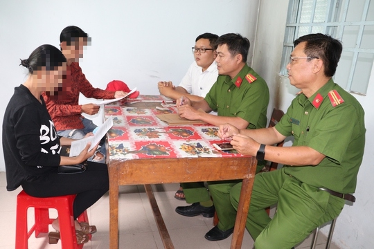 Xử phạt đôi vợ chồng “siêu trộm vặt” ở Vĩnh Long - Ảnh 3.