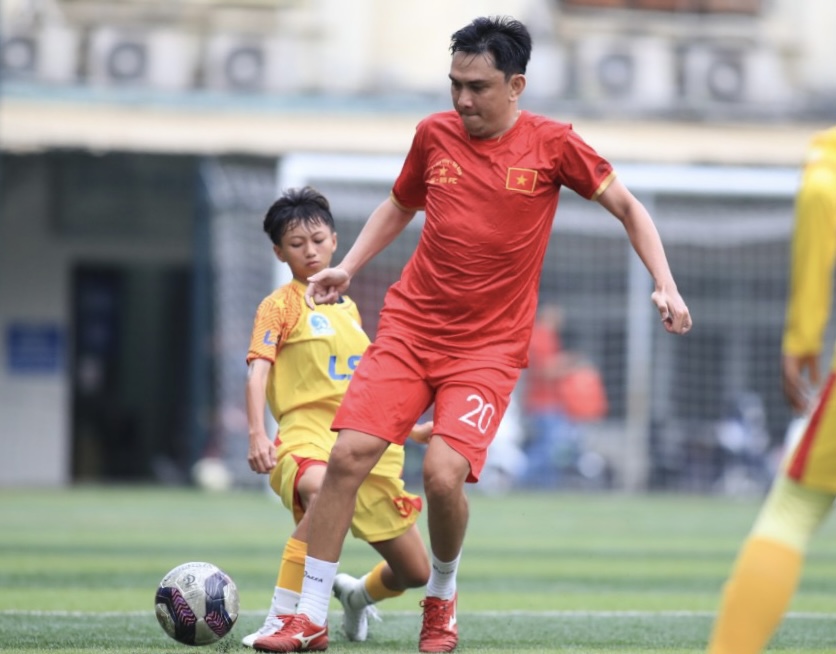 U19 nữ TP HCM giao lưu với cựu tuyển thủ, nhận các phần quà bất ngờ