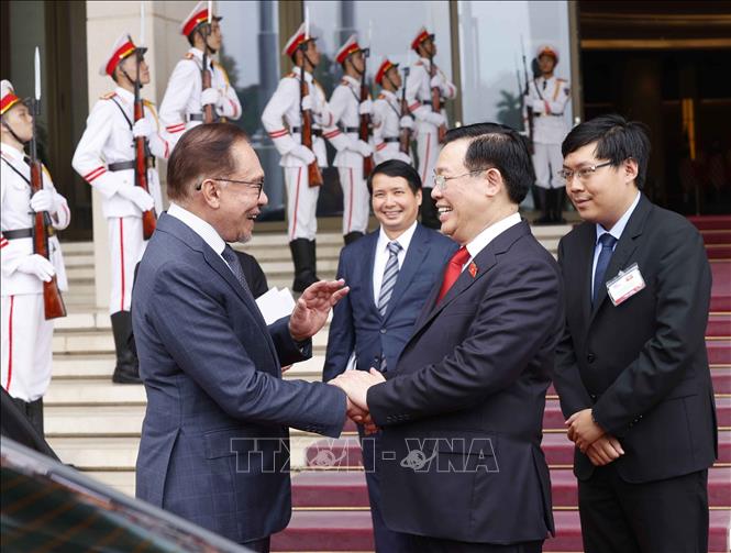 Chủ tịch Quốc hội Vương Đ&igrave;nh Huệ hội kiến Thủ tướng Malaysia - Ảnh 2.