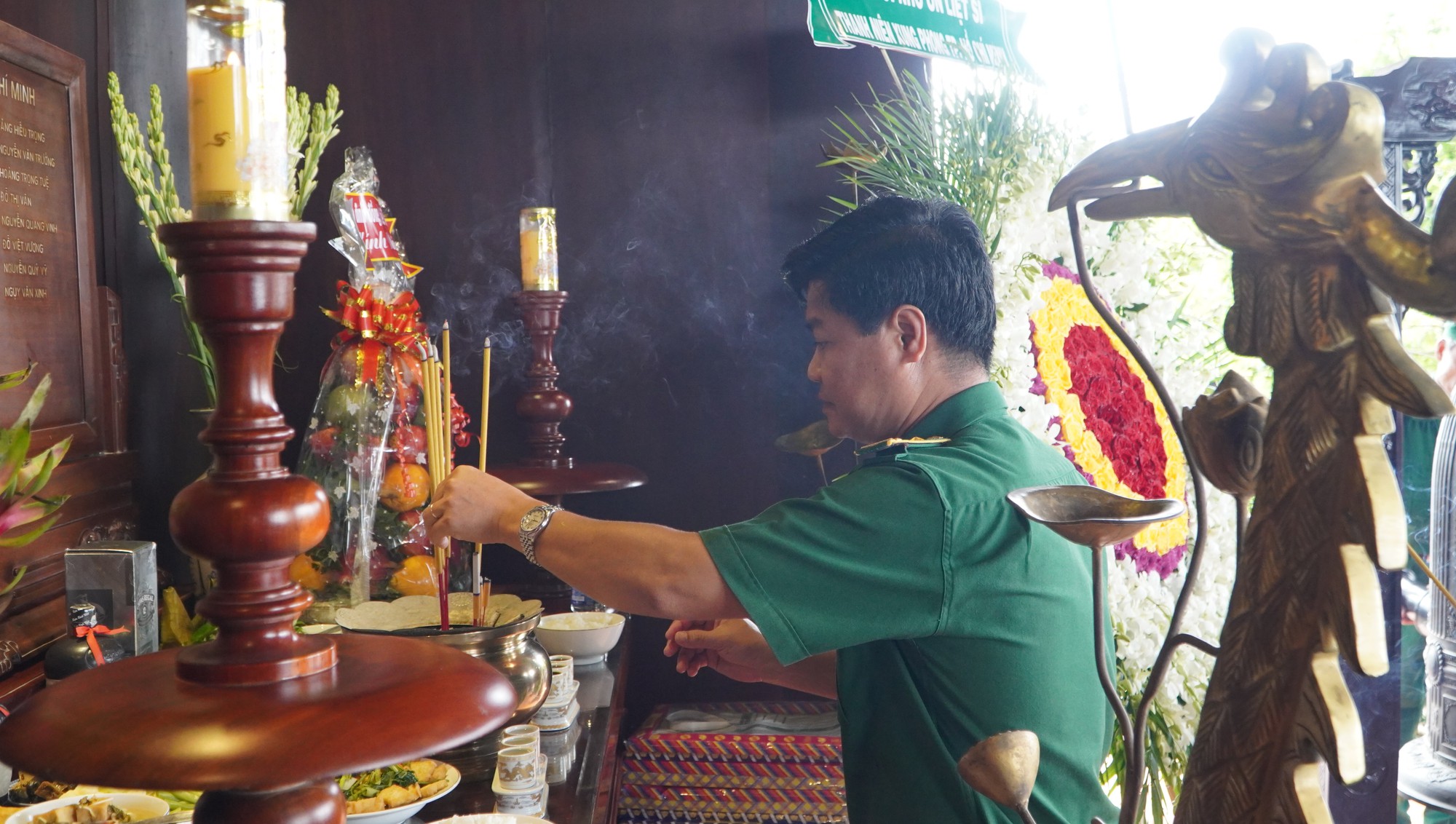 Tưởng nhớ 99 liệt sĩ thanh ni&ecirc;n xung phong ng&atilde; xuống chiến trường bi&ecirc;n giới T&acirc;y Nam - Ảnh 2.