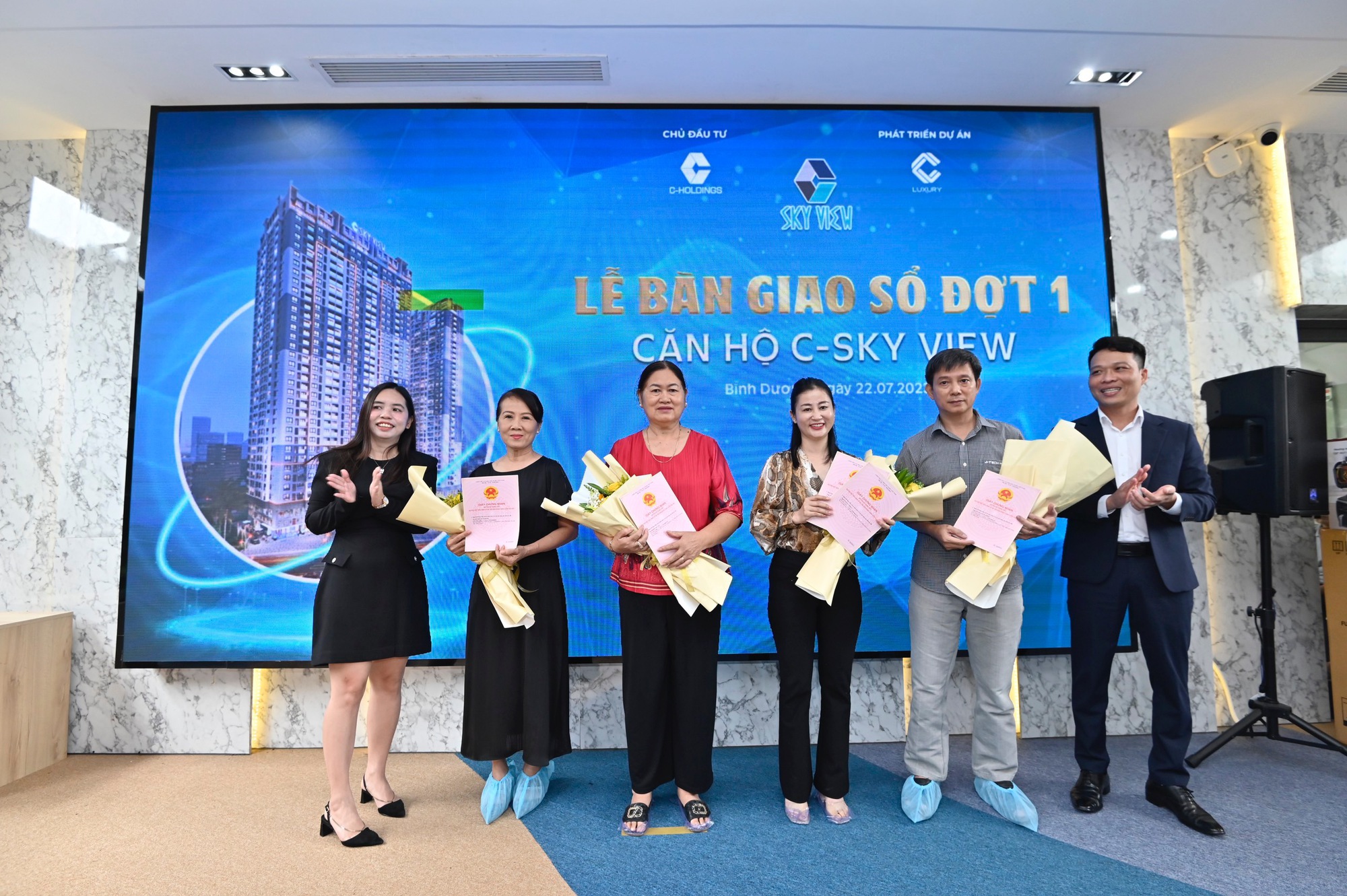 C-Holdings chính thức bàn giao sổ hồng cho cư dân C-Sky View