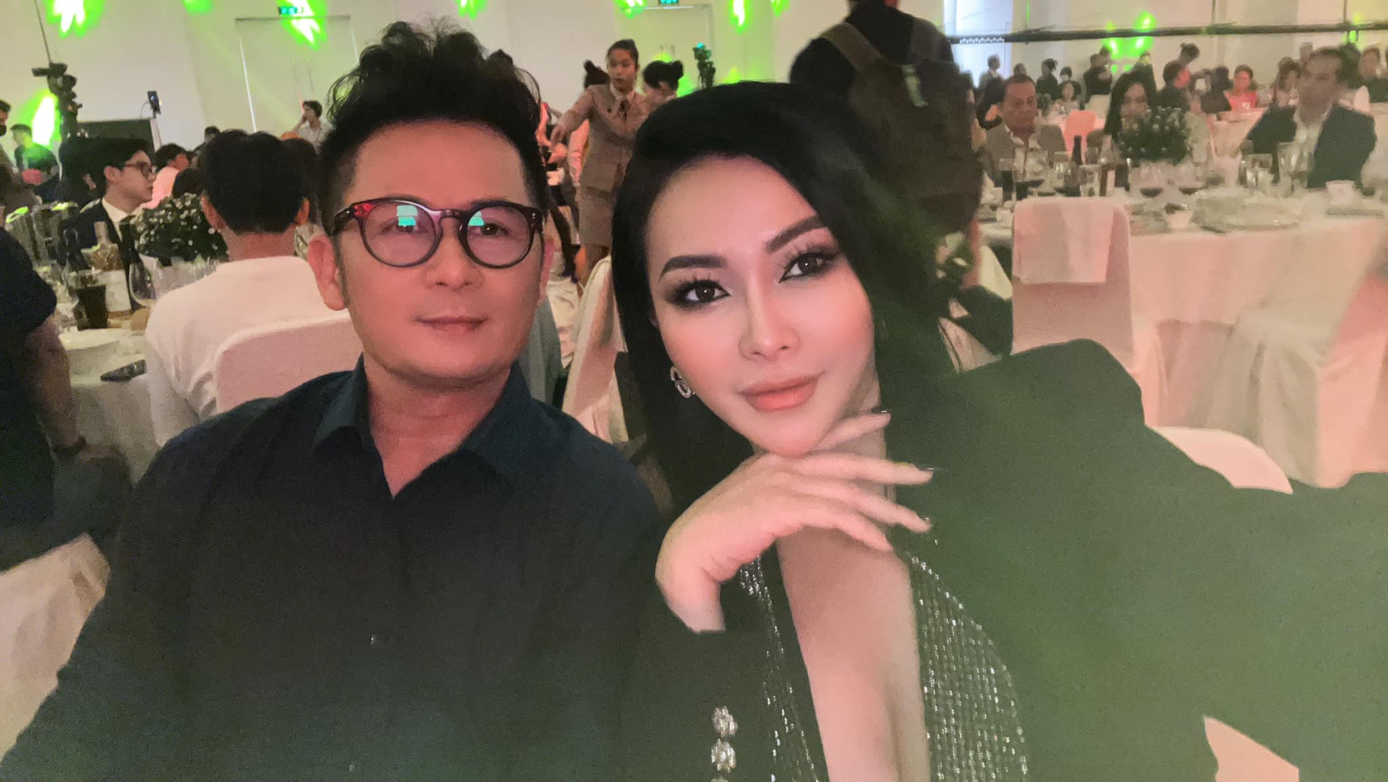 Ca sĩ Đan Kim hội ngộ Bằng Kiều tr&ecirc;n s&acirc;n khấu qu&ecirc; nh&agrave; - Ảnh 1.