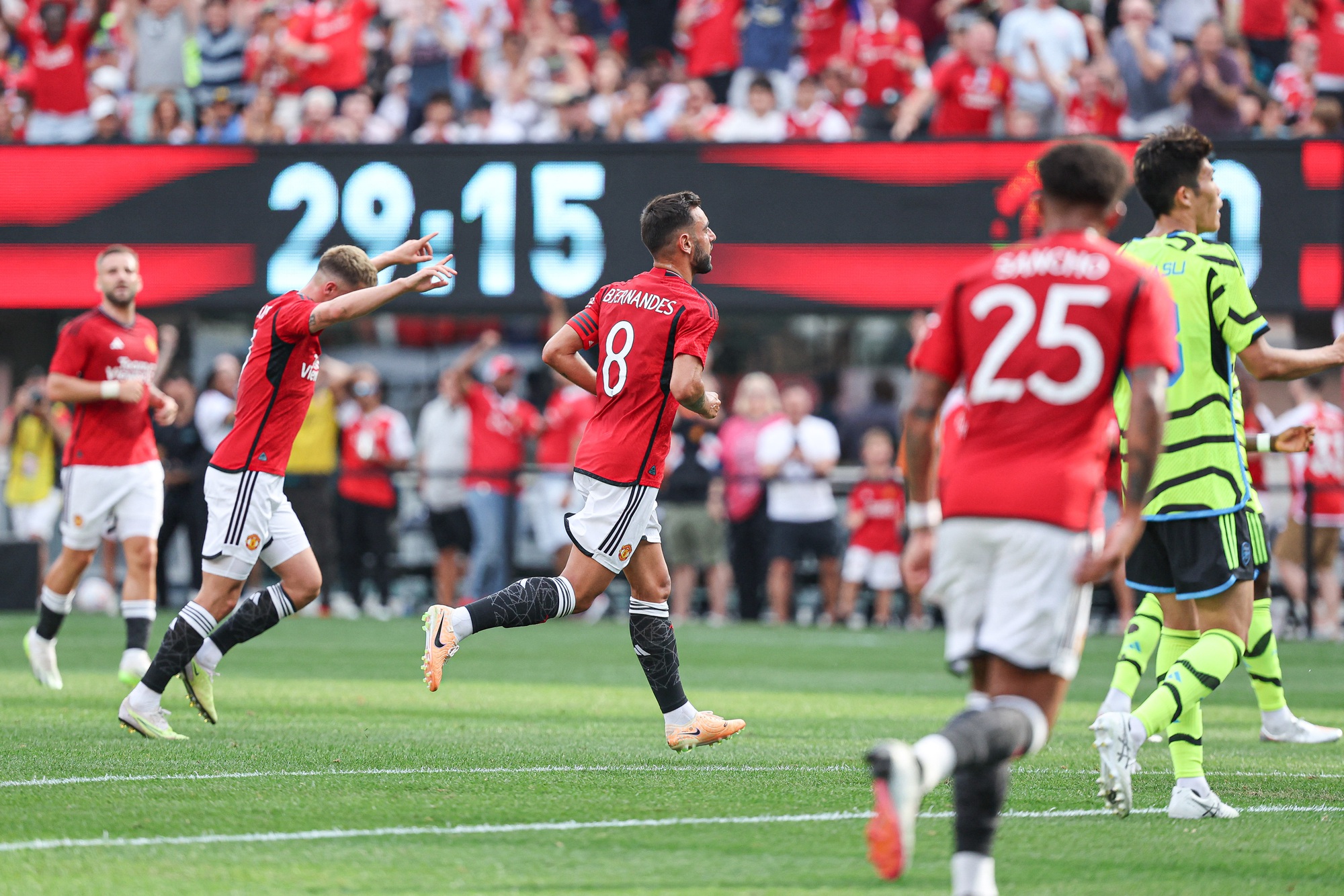 Arsenal gục ngã trước Man United tại sân MetLife 80.000 khán giả - Ảnh 4.