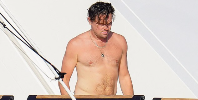 Leonardo DiCaprio và Tobey Maguire “du hí” bên dàn mỹ nhân bikini