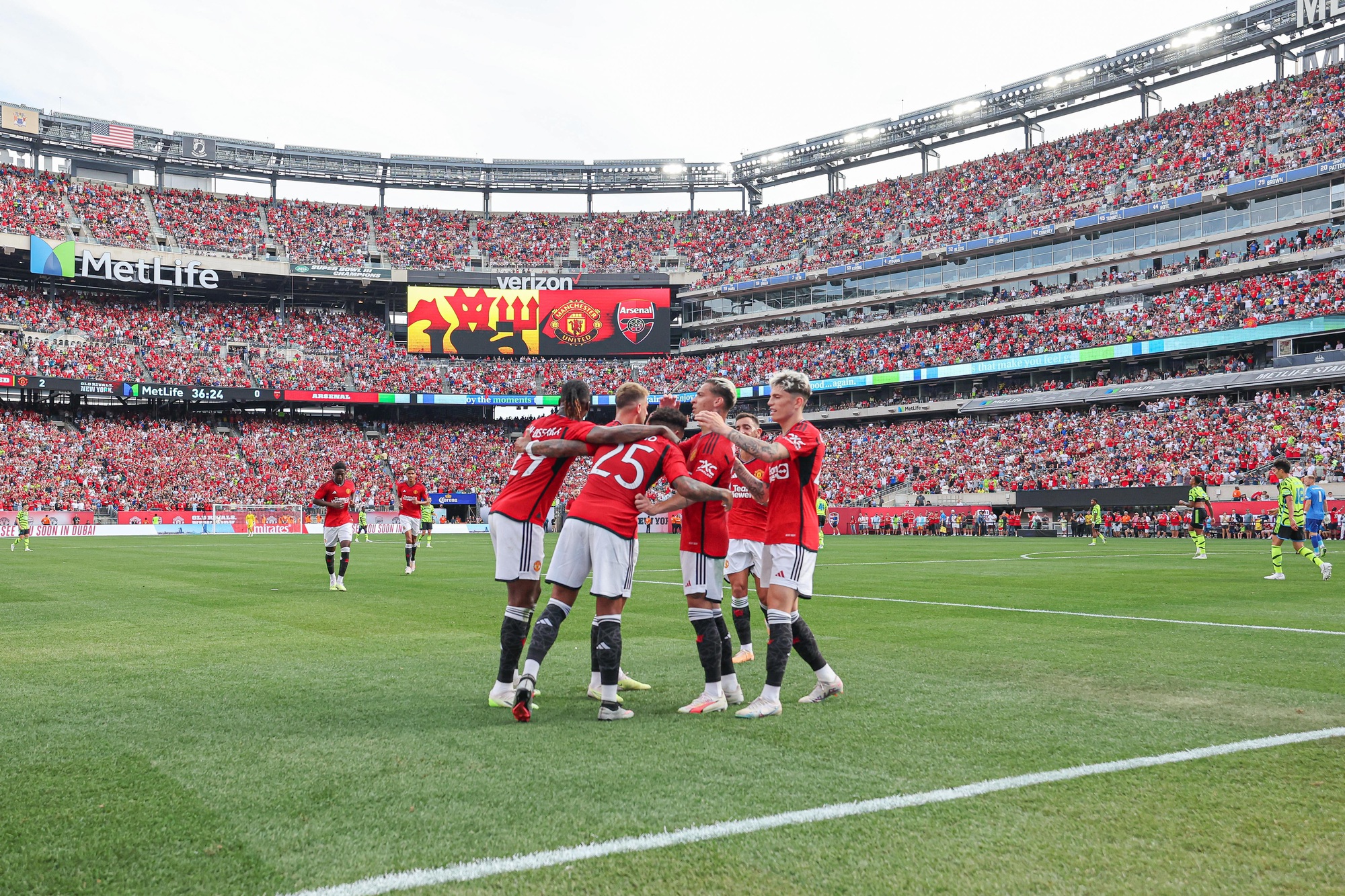 Arsenal gục ngã trước Man United tại sân MetLife 80.000 khán giả - Ảnh 5.