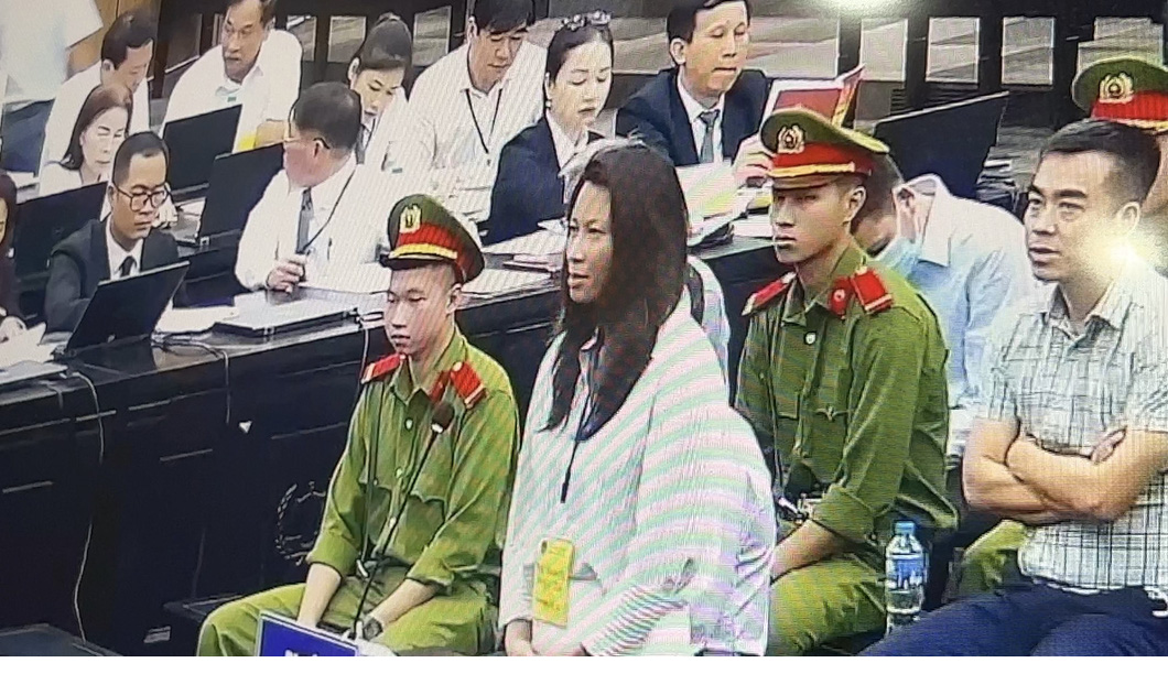 Vụ "Chuyến bay giải cứu": Nữ bị cáo bất ngờ xin chịu án thay cựu phó giám đốc Công an Hà Nội