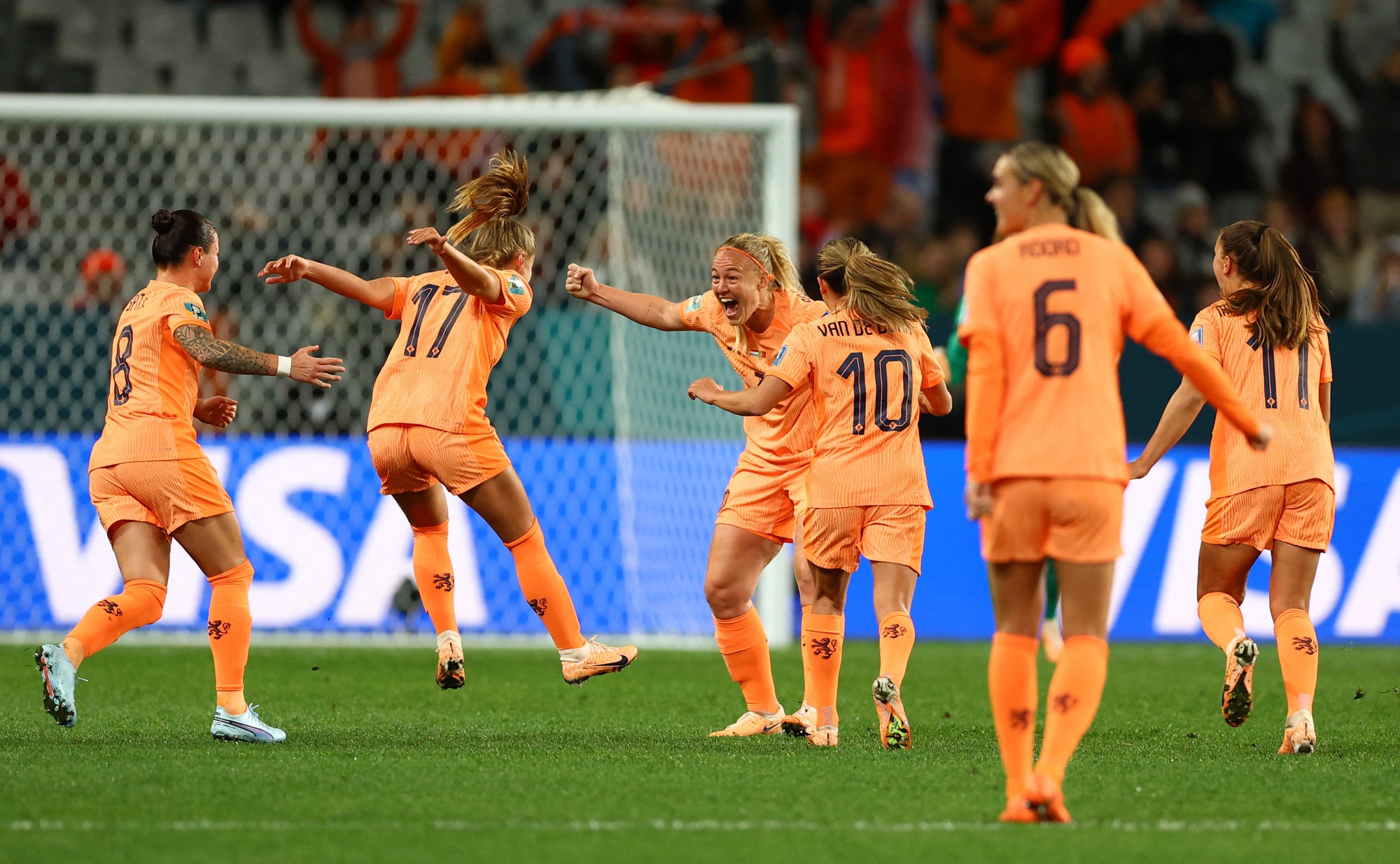 World Cup nữ 2023: H&agrave; Lan b&aacute;m s&aacute;t ng&ocirc;i đầu tuyển Mỹ - Ảnh 5.