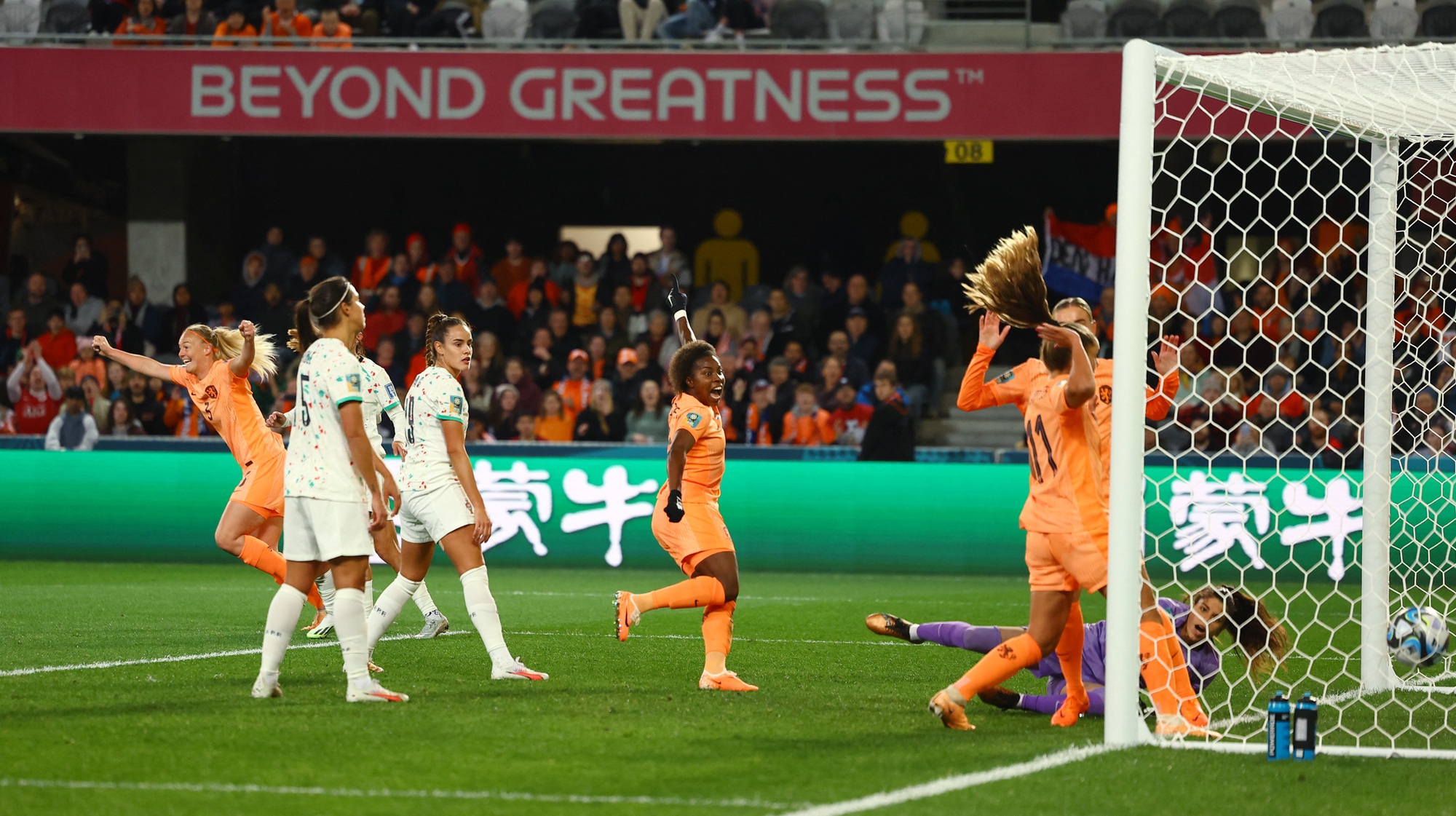 World Cup nữ 2023: H&agrave; Lan b&aacute;m s&aacute;t ng&ocirc;i đầu tuyển Mỹ - Ảnh 3.
