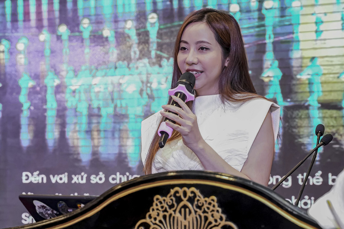 Mới lạ sân khấu thực cảnh trên sông Sài Gòn