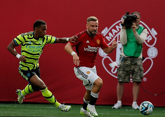 Arsenal gục ngã trước Man United tại sân MetLife 80.000 khán giả - Ảnh 1.