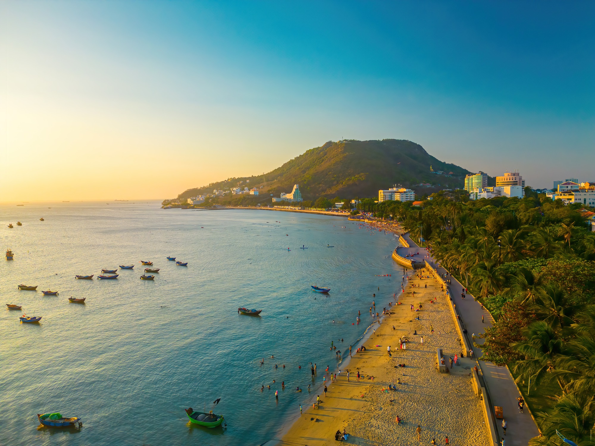 M&ugrave;a biển vẫy gọi, thỏa sức săn tour du lịch si&ecirc;u ưu đ&atilde;i c&ugrave;ng Vietravel - Ảnh 1.