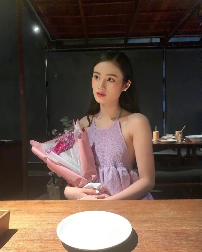Hoa hậu Huỳnh Trần &Yacute; Nhi l&agrave;m điều kh&ocirc;ng tưởng sau đăng quang - Ảnh 11.